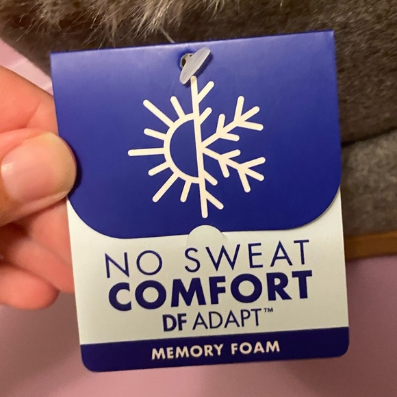 NWT Dearfoams Sierra Comfy Cozy Booties Memory Foam Outsoles Furry Boot Slippers - Picture 9 of 11